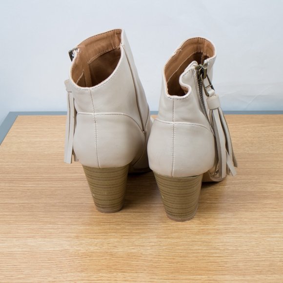 Quipid Zip Up Ankle Bootie Cream With Tan Heel Size 6.5 Tassle Zipper Pull - Picture 3 of 10
